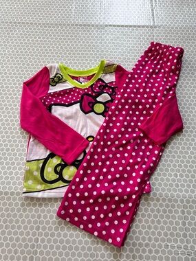 NWT Hello Kitty Hot Pink & Lime Polka Dot Kids Pajama Set. Size S(4-6)